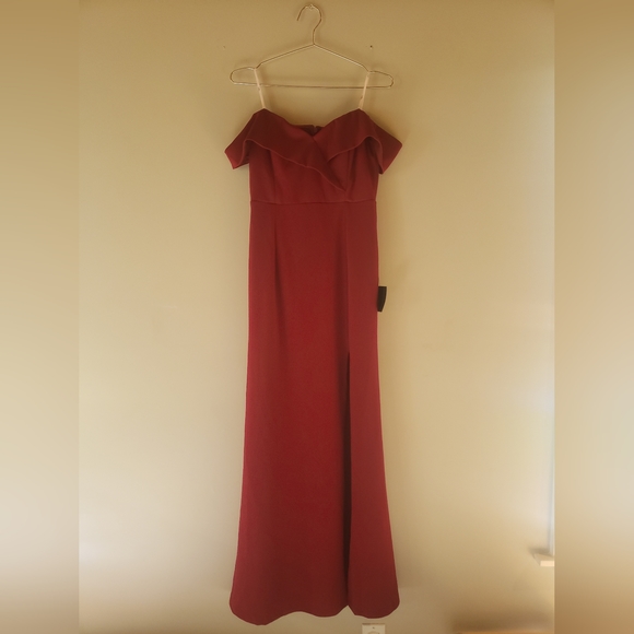 Lulus dress, full length off the shoulder slit. Burgundy/red size medium - Picture 1 of 5